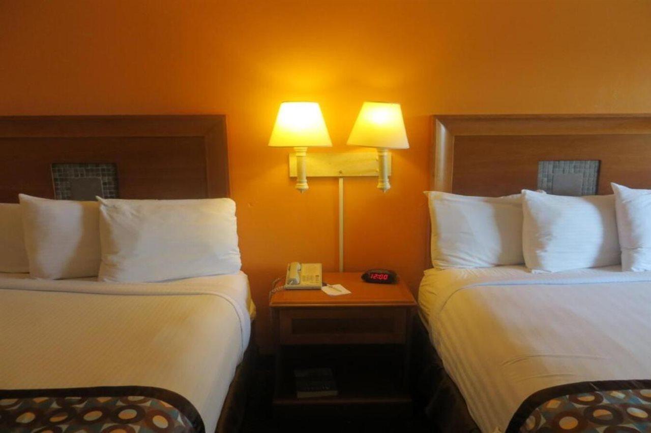 Americas Best Value Inn Остин Екстериор снимка
