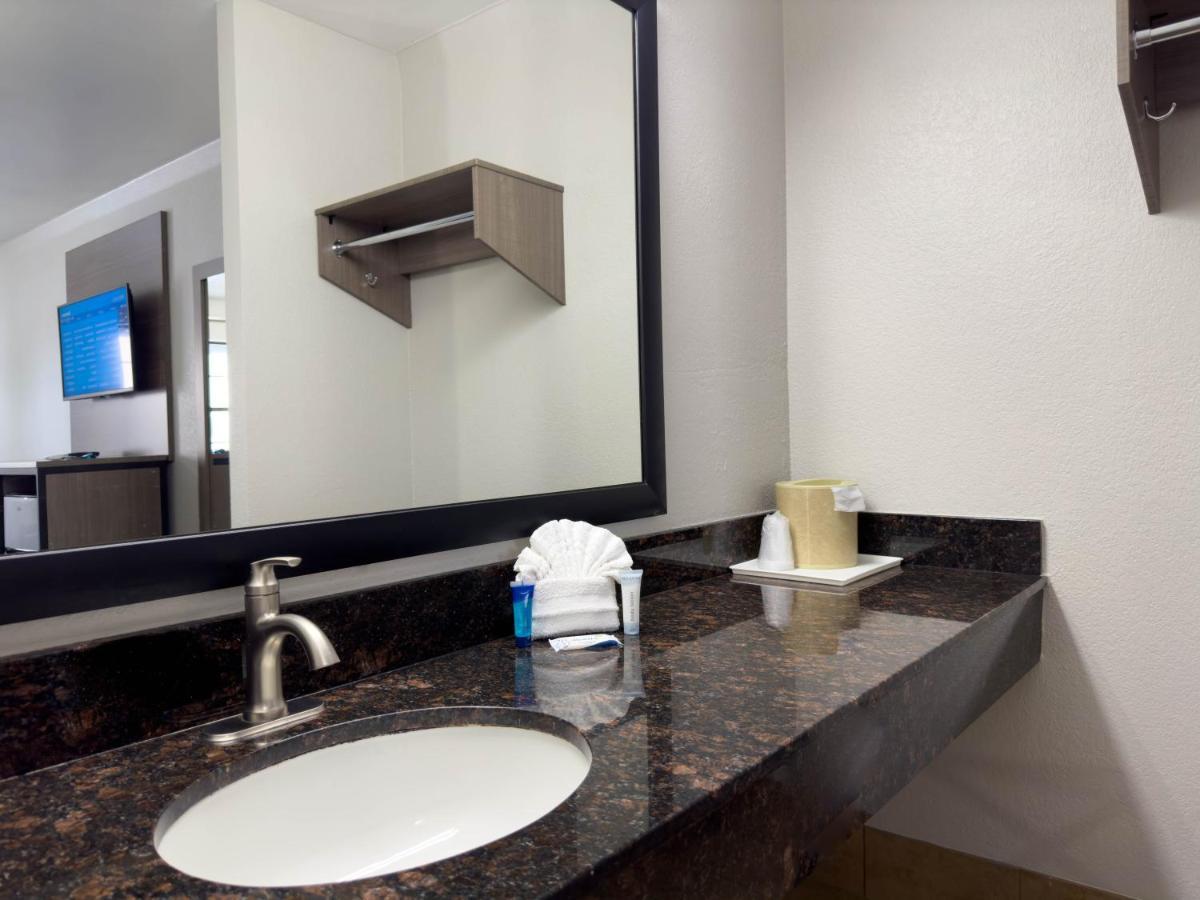 Americas Best Value Inn Остин Екстериор снимка