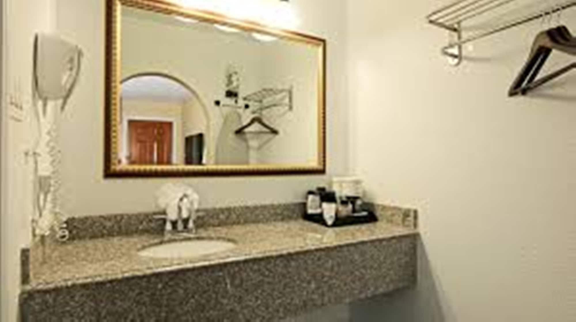 Americas Best Value Inn Остин Екстериор снимка