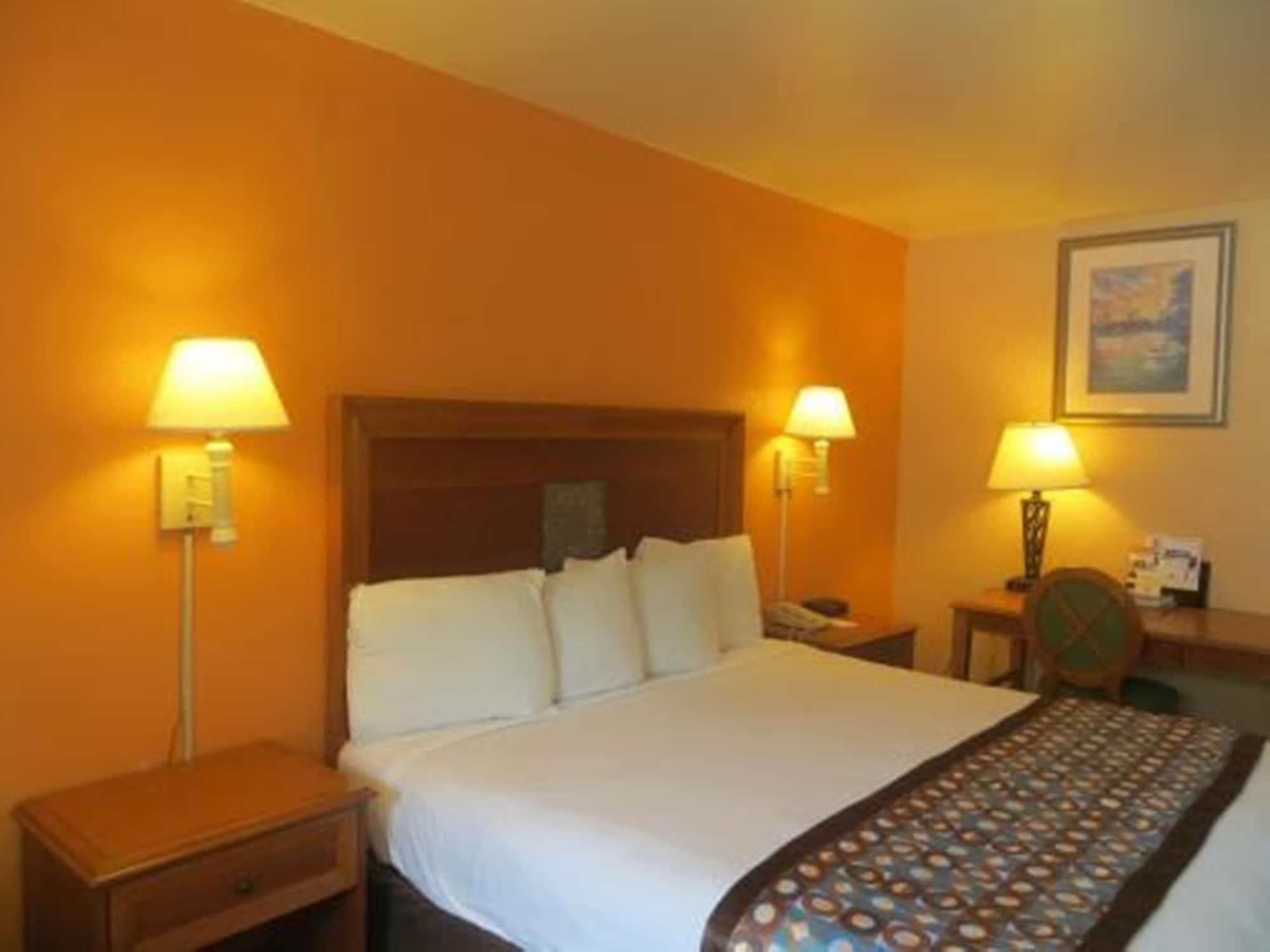 Americas Best Value Inn Остин Екстериор снимка